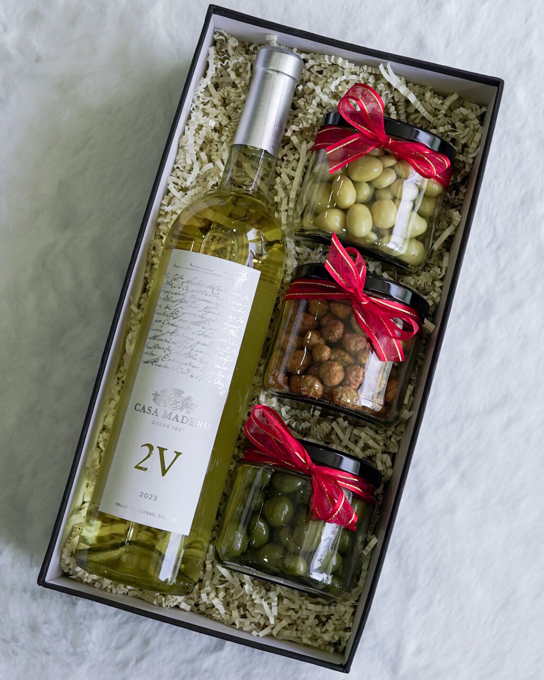 Brindis | Vino + Trío de Snacks