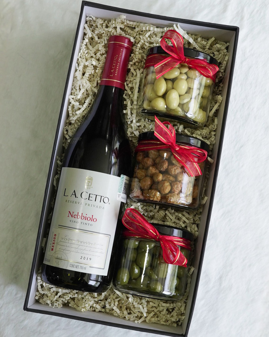 Brindis | Vino + Trío de Snacks