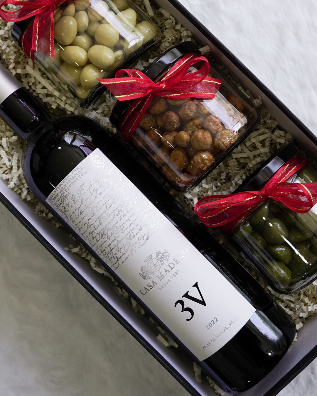 Brindis | Vino + Trío de Snacks