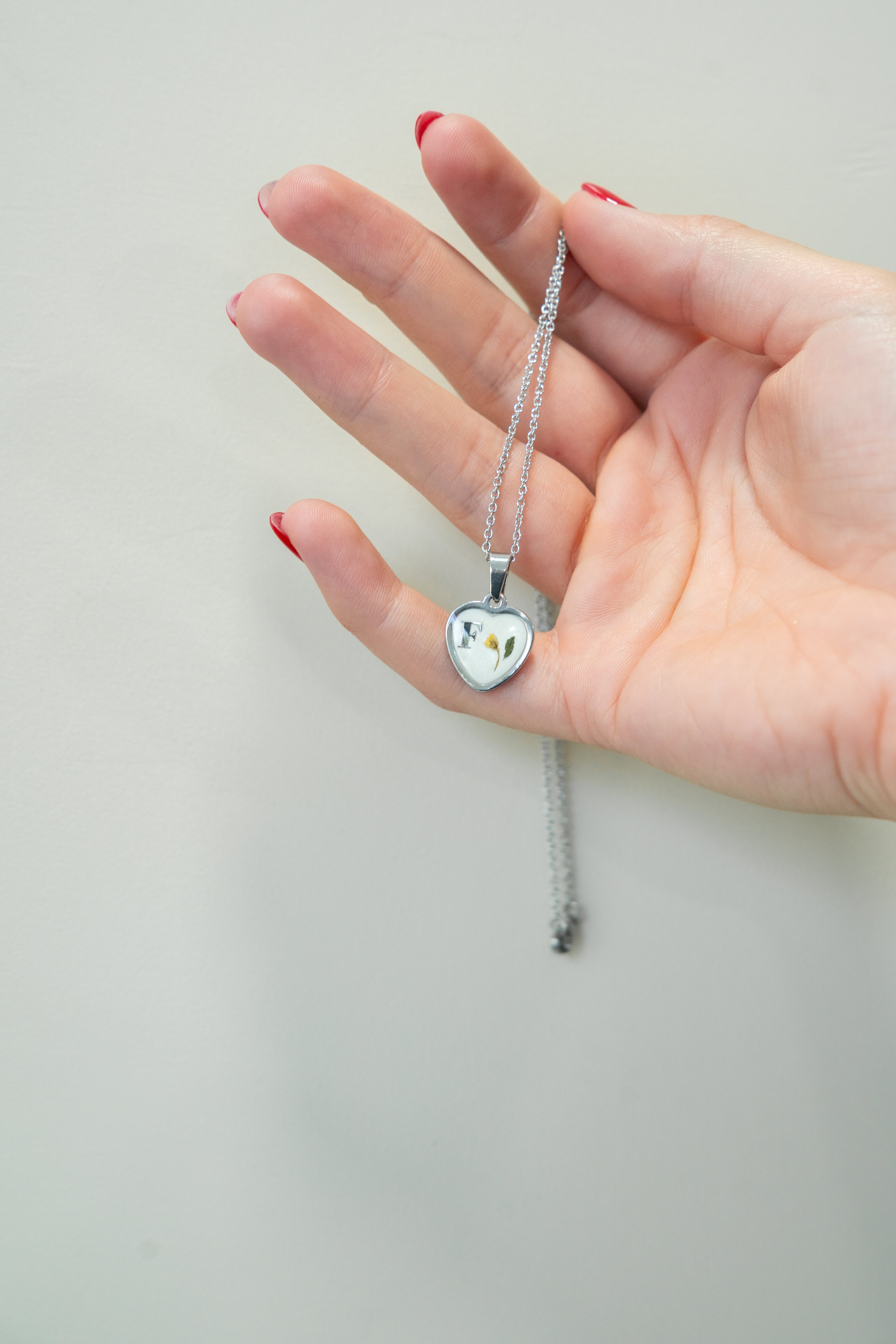 Collar de Corazón Inicial Plateado