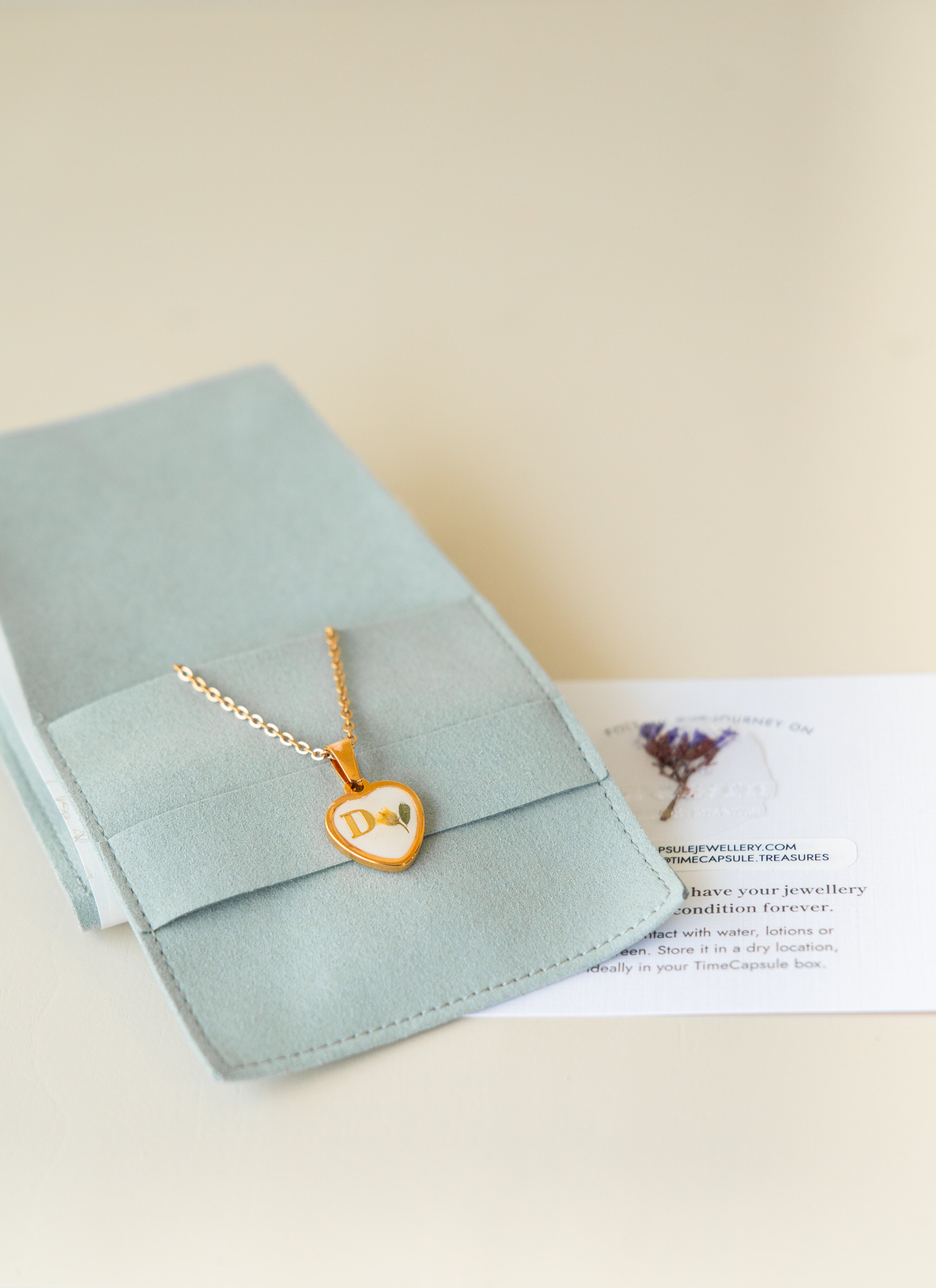 Collar de Corazón Inicial Plateado