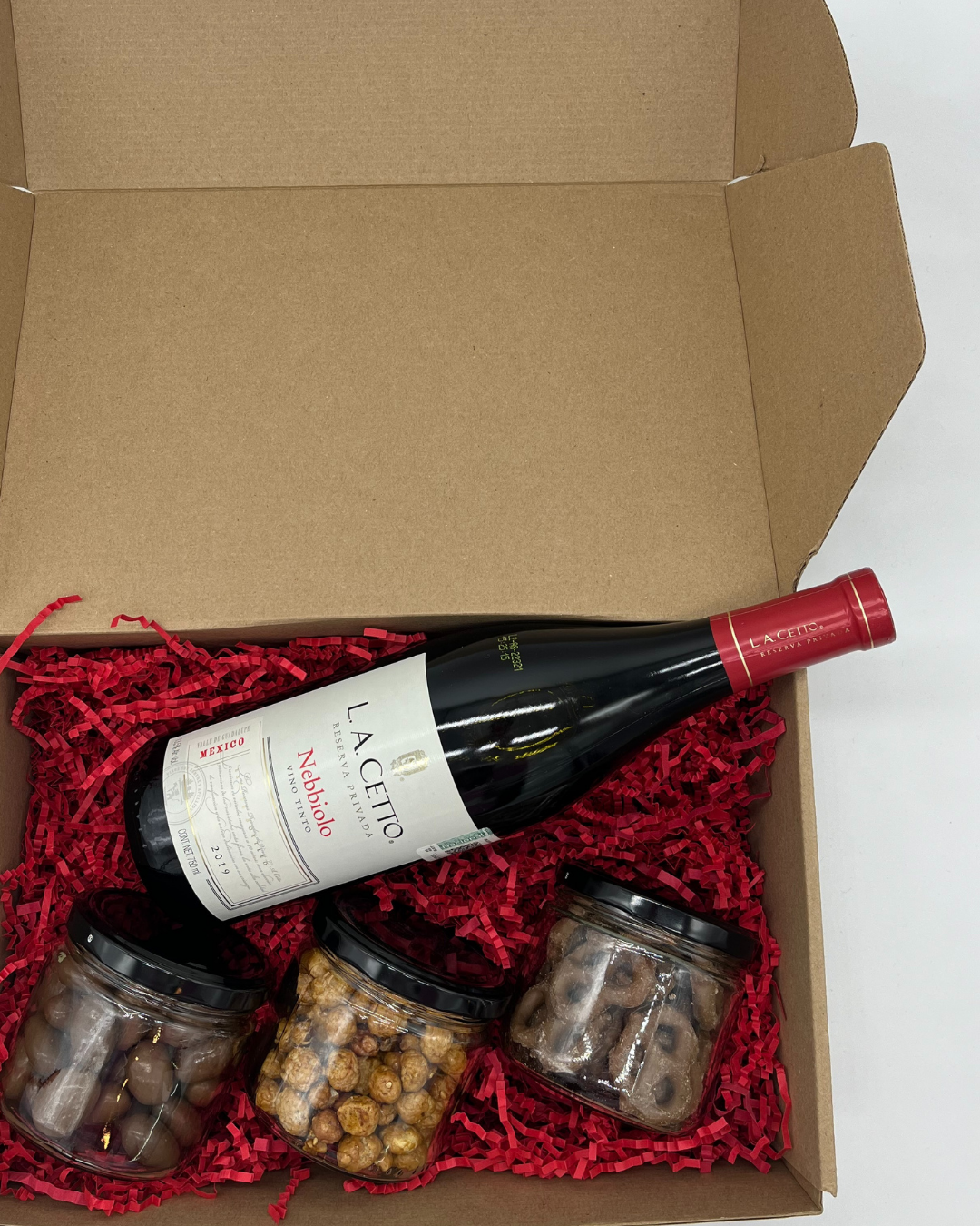 Brindis | Vino + Trío de Snacks