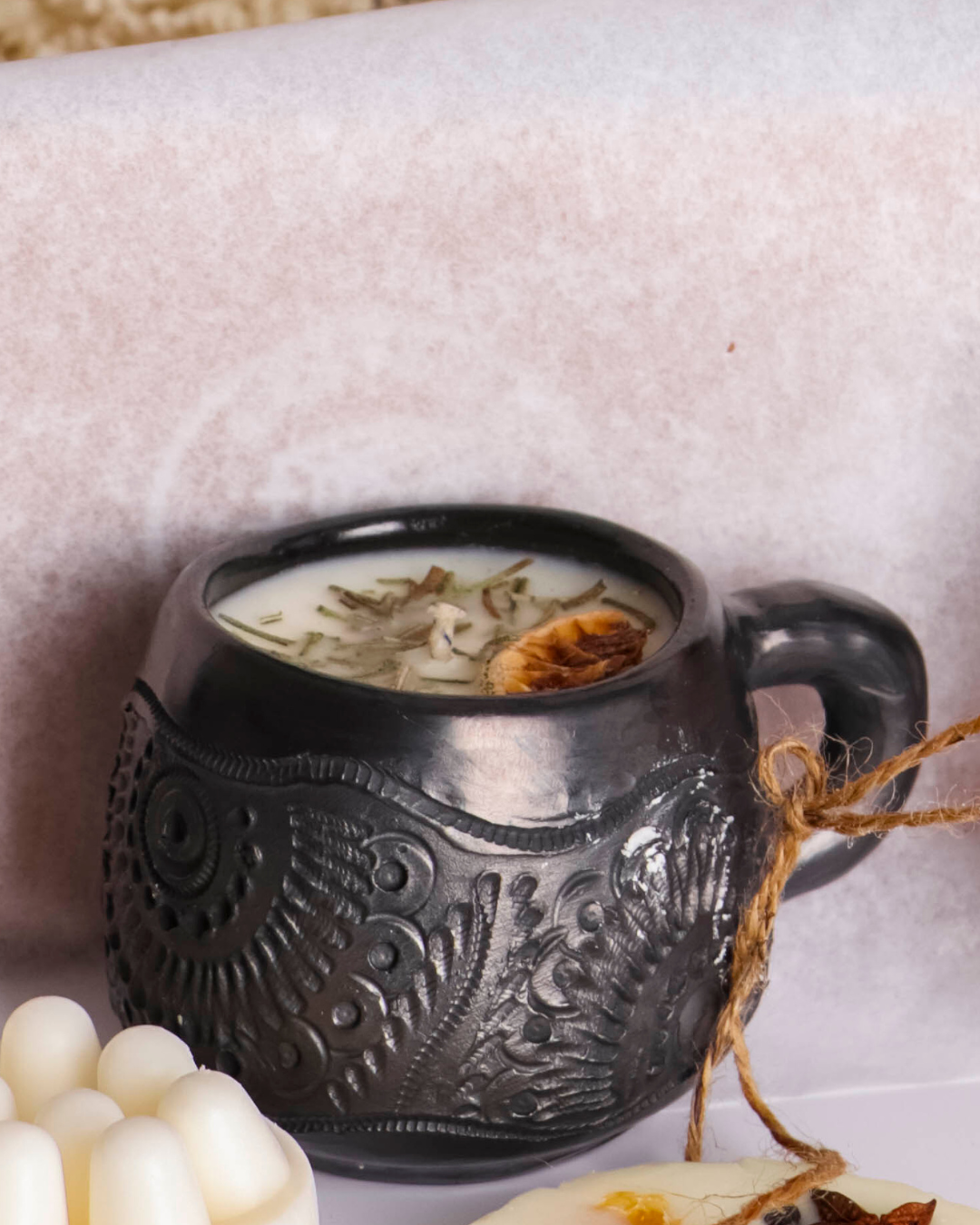 Vela Cítrica en Tacita de Barro Negro