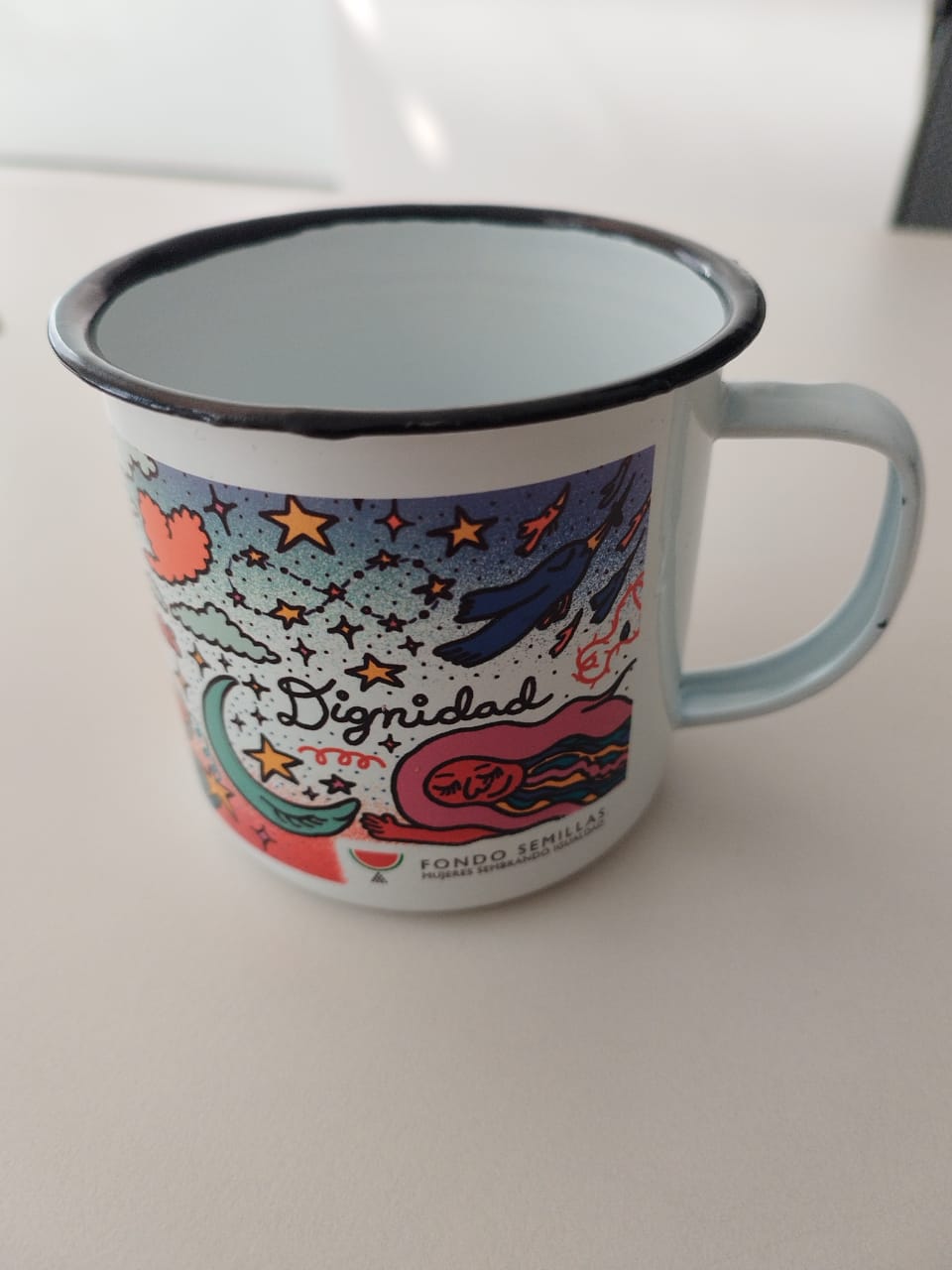 Pocillo de peltre grabado