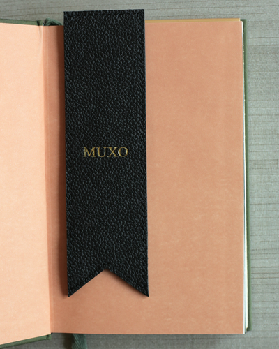 Separador de Libros de Piel con Iniciales