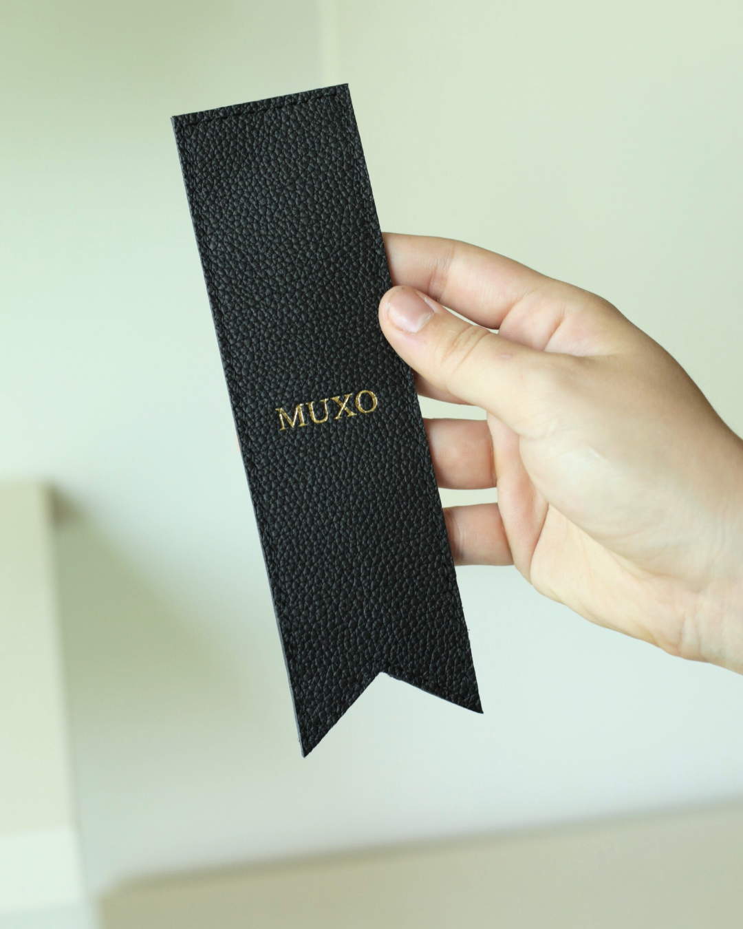 Separador de Libros de Piel con Iniciales