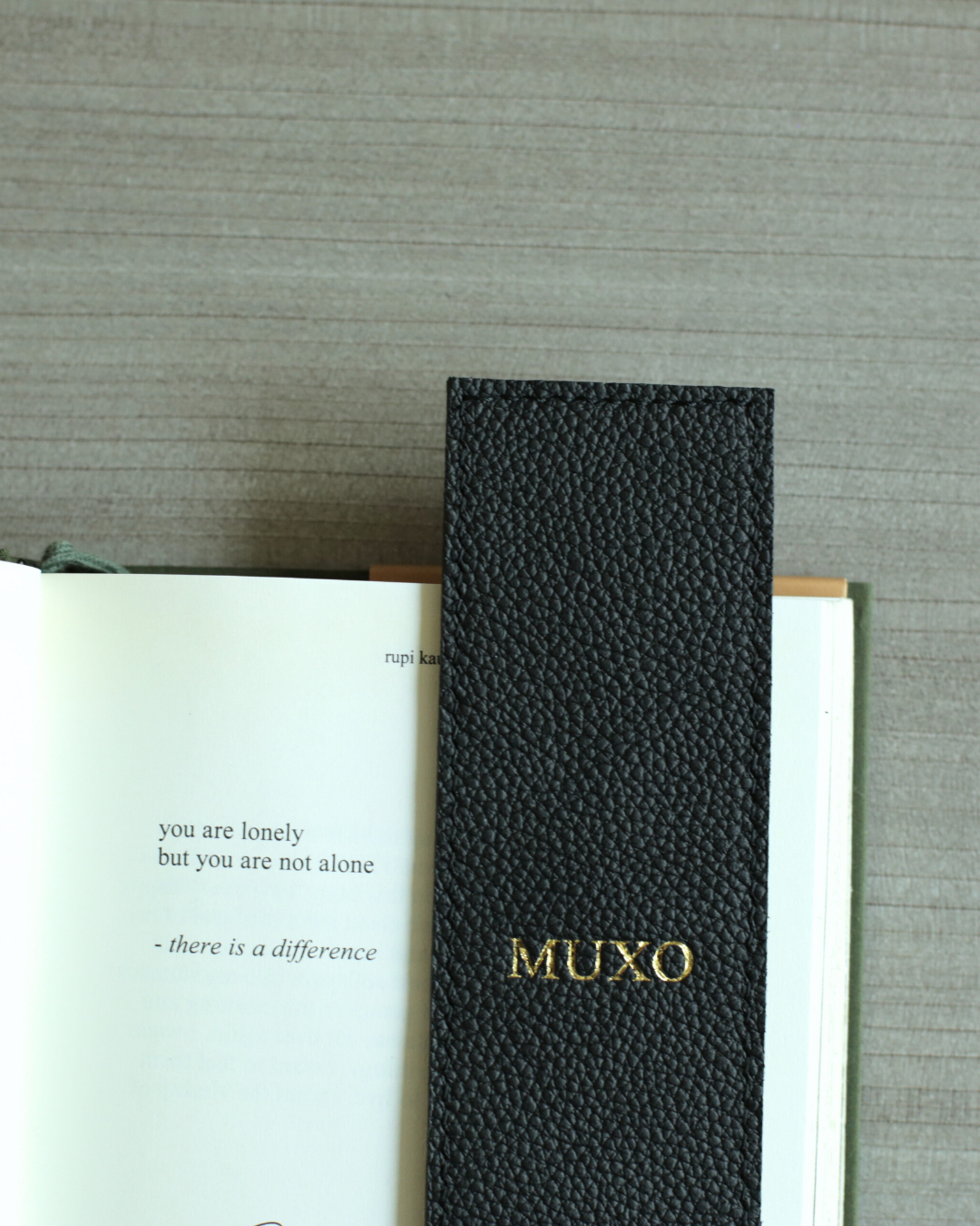 Separador de Libros de Piel con Iniciales