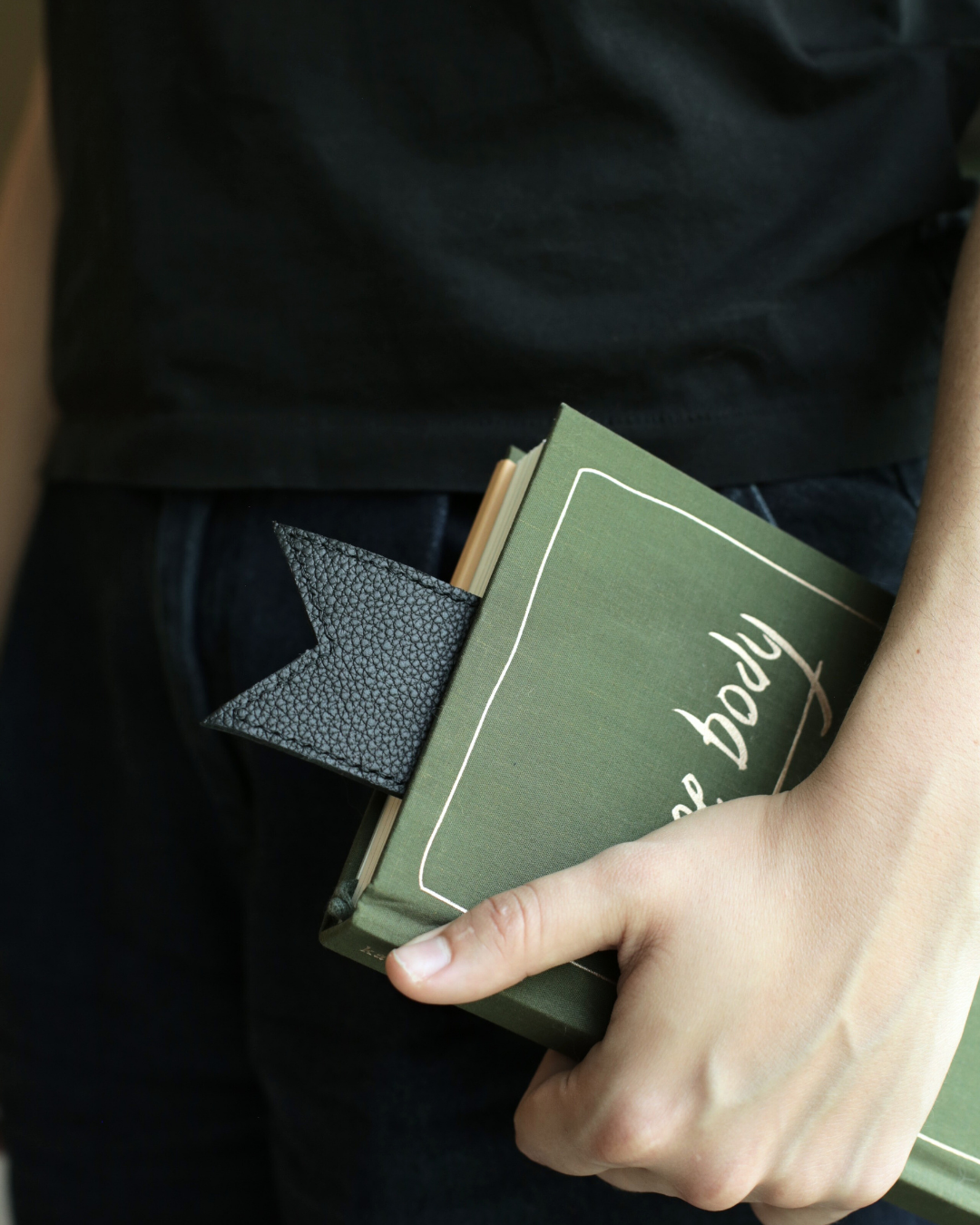 Separador de Libros de Piel con Iniciales