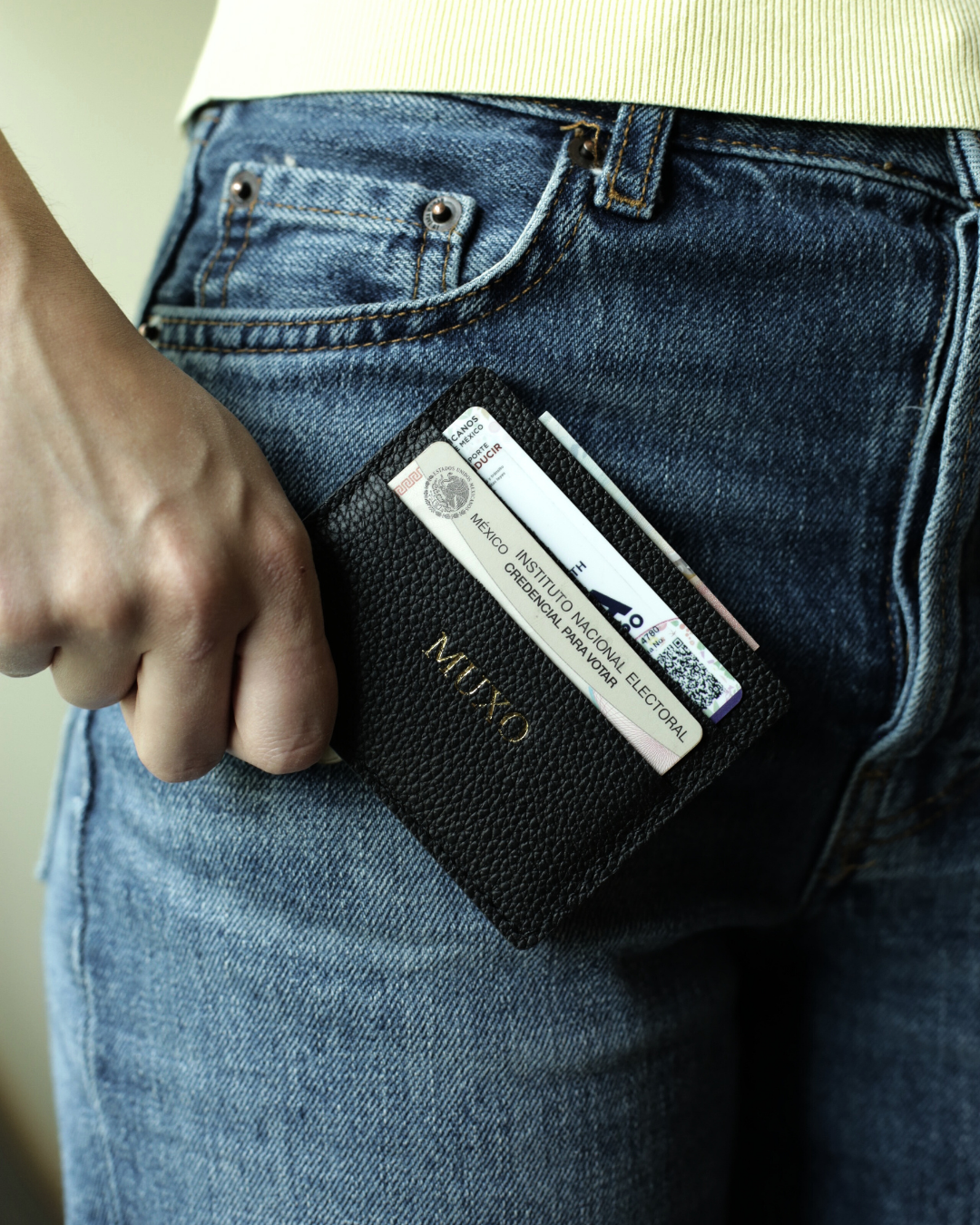 Tarjetero de Piel con Iniciales