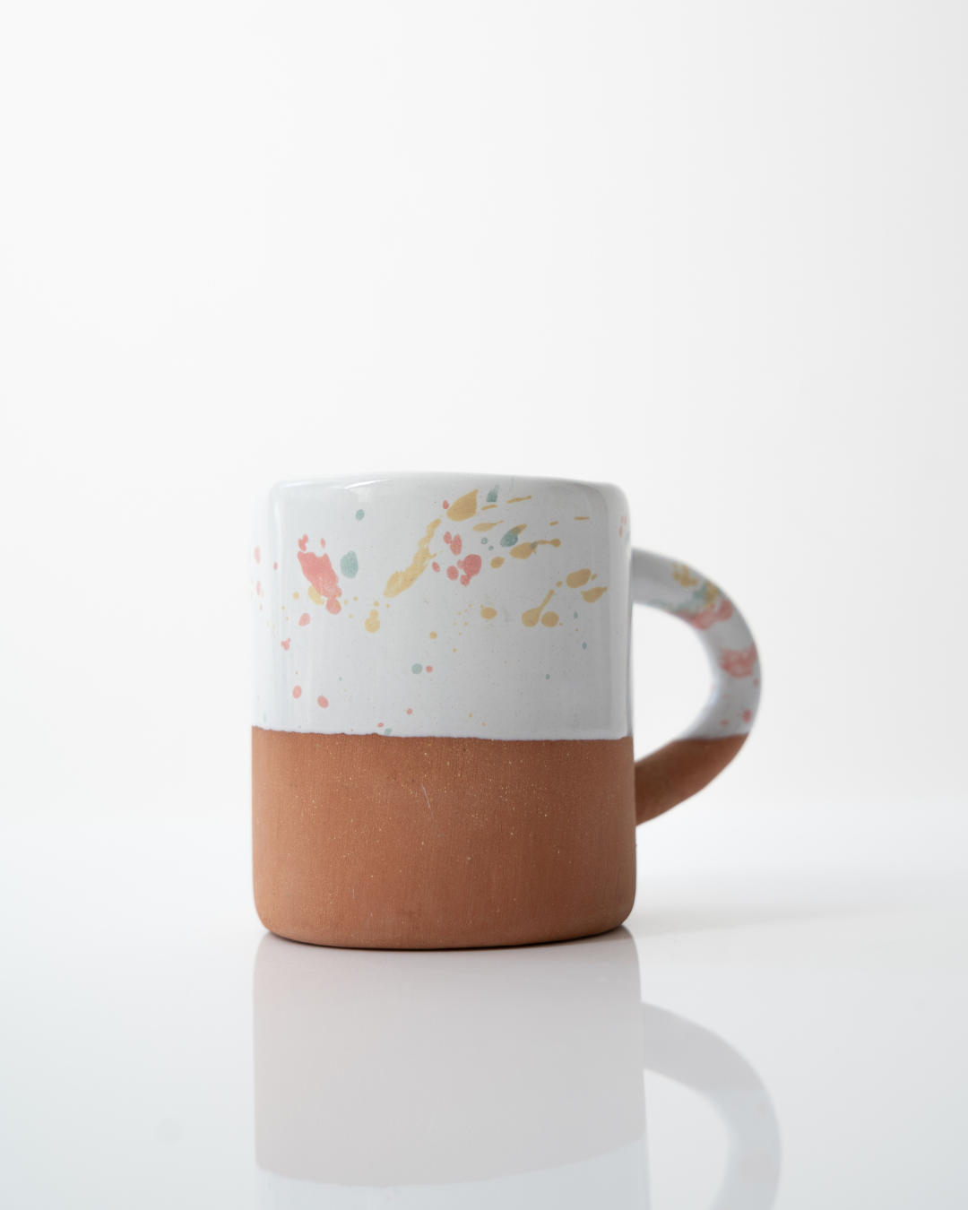 Taza de cerámica chispeada