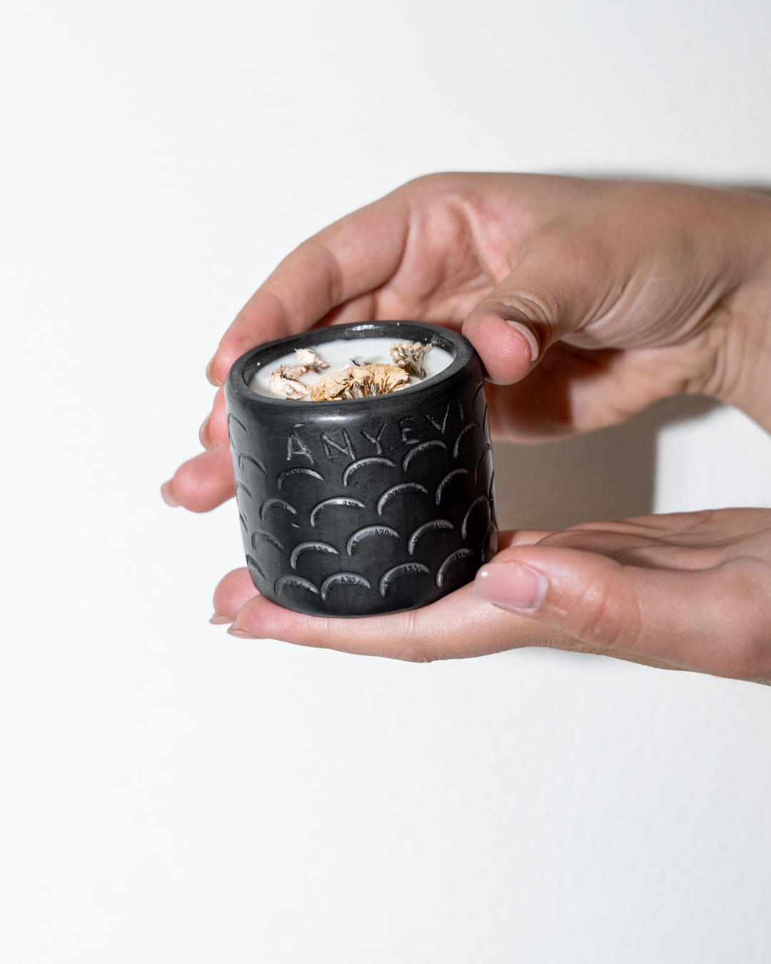 Vela Cítrica en Vasito de Barro Negro