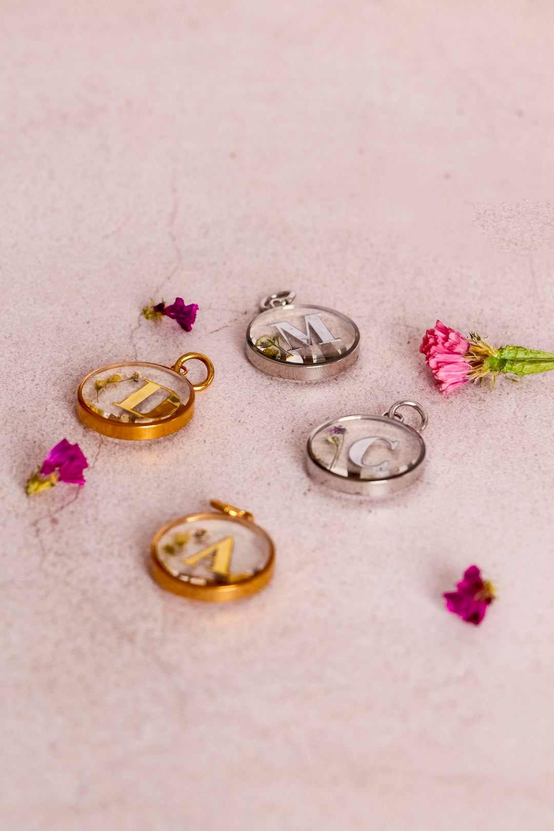 Collar de Inicial Dorada